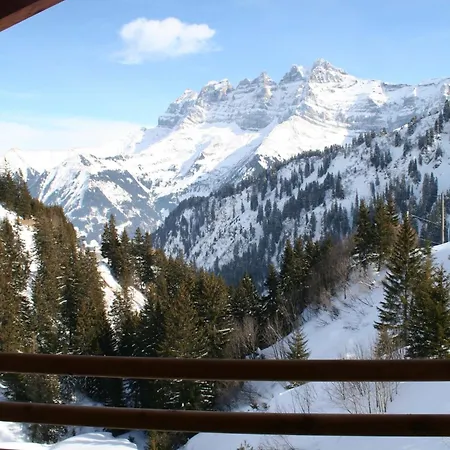 In And Out Apartment *